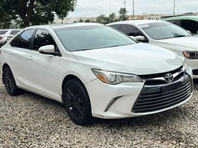 A picture of Clean 2016 Camry LE Android screen