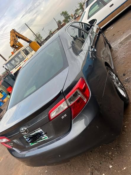A picture of 2013 Toyota Camry SE