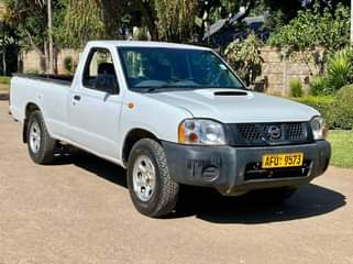 used nissan np300