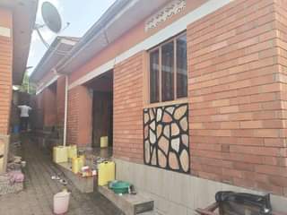 A picture of 6 double rooms for sale at nansana town. They make