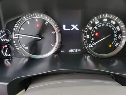 A picture of Super clean 2017 lx570 tokunbo