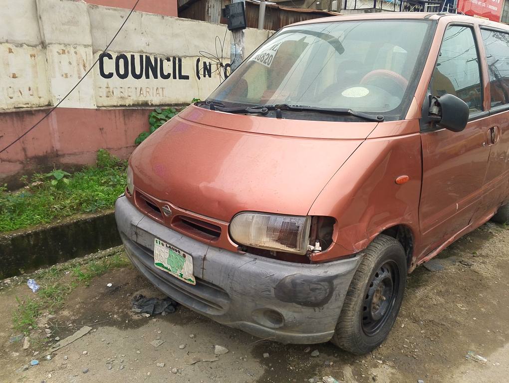 A picture of Nissan Serena first body engine and gear untouched. nothing to