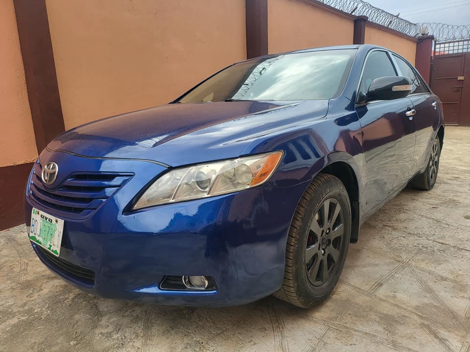 A picture of Awoof awoof 2009 Toyota Camry xle 4plug engine .