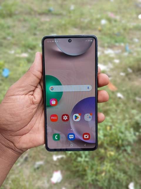A picture of Samsung A72