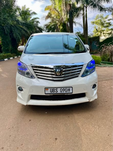 A picture of Toyota Vellfire 2010