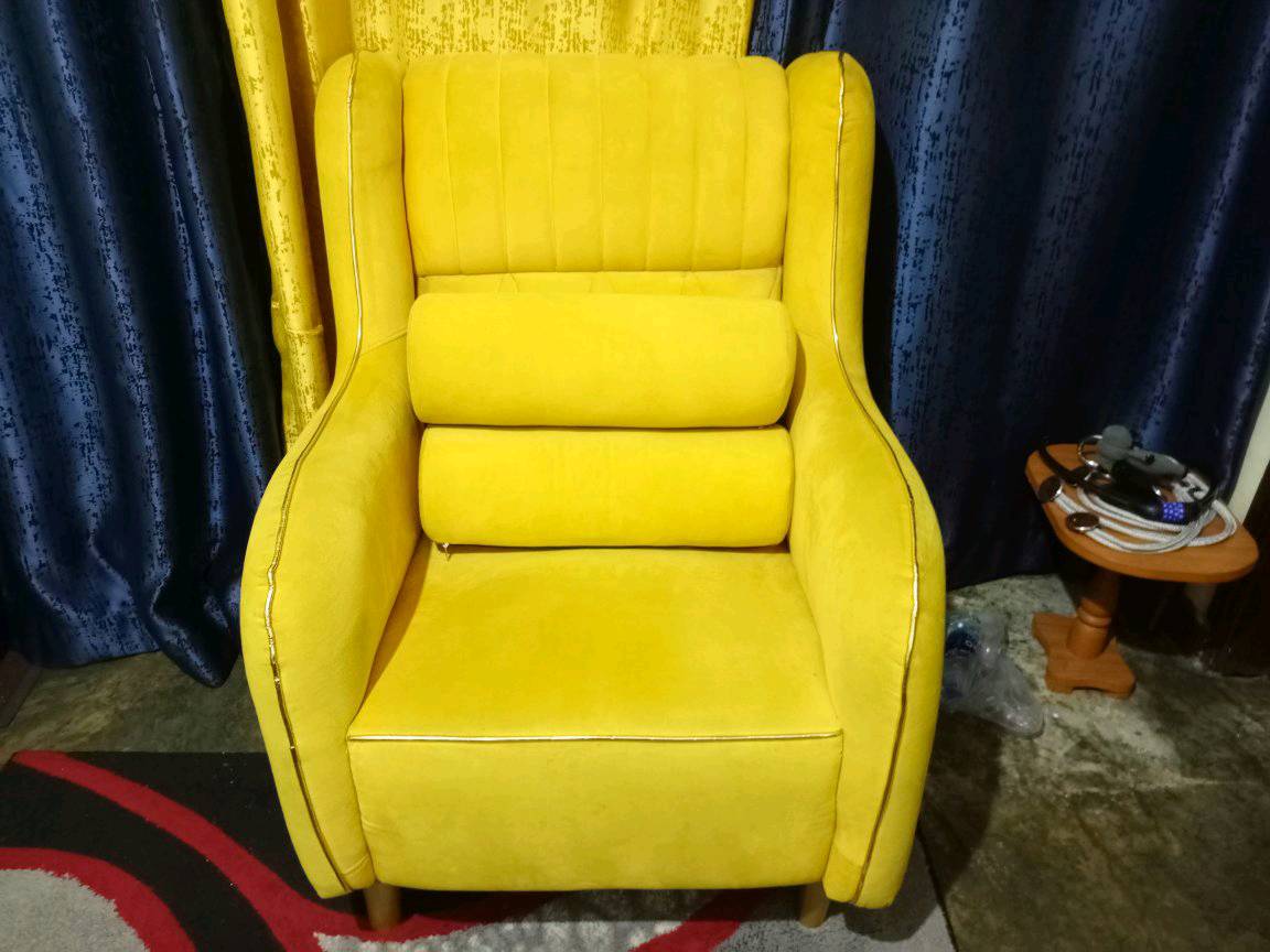 A picture of 6 7 seater sofa set