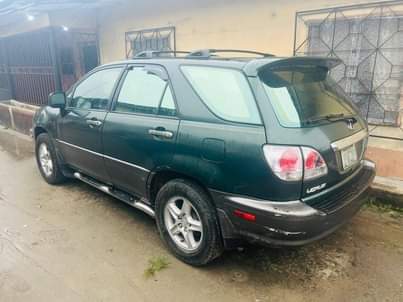 A picture of Lexus Rx300