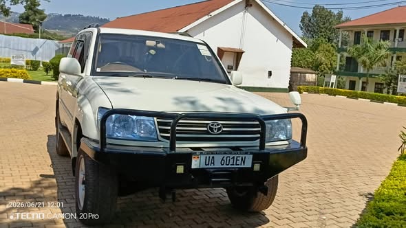 A picture of Toyota land cruiser 100 series for sale