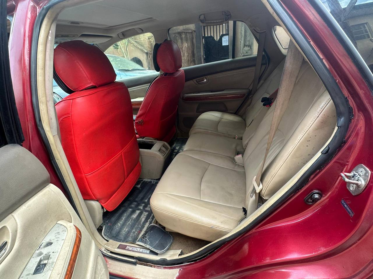 A picture of Lexus RX 330