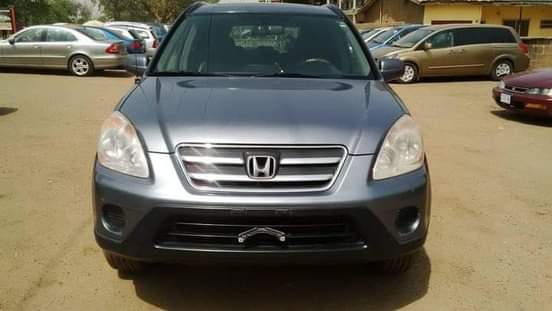 A picture of 2005 Honda Crv Sedan
