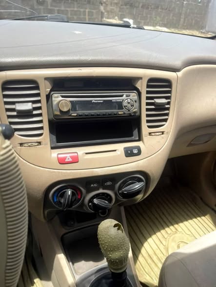 A picture of 06 Kia Rio