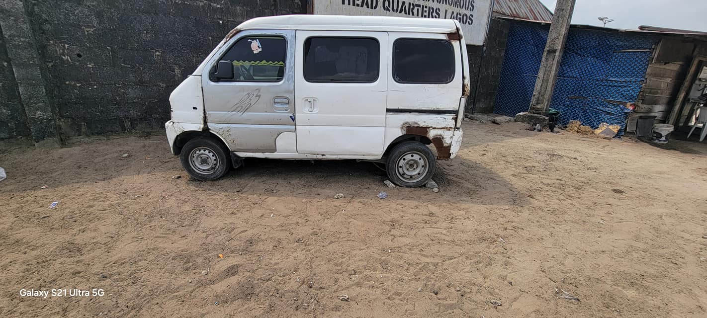 A picture of SUZUKI MINI BUS KOROPE......NIGERIA USED