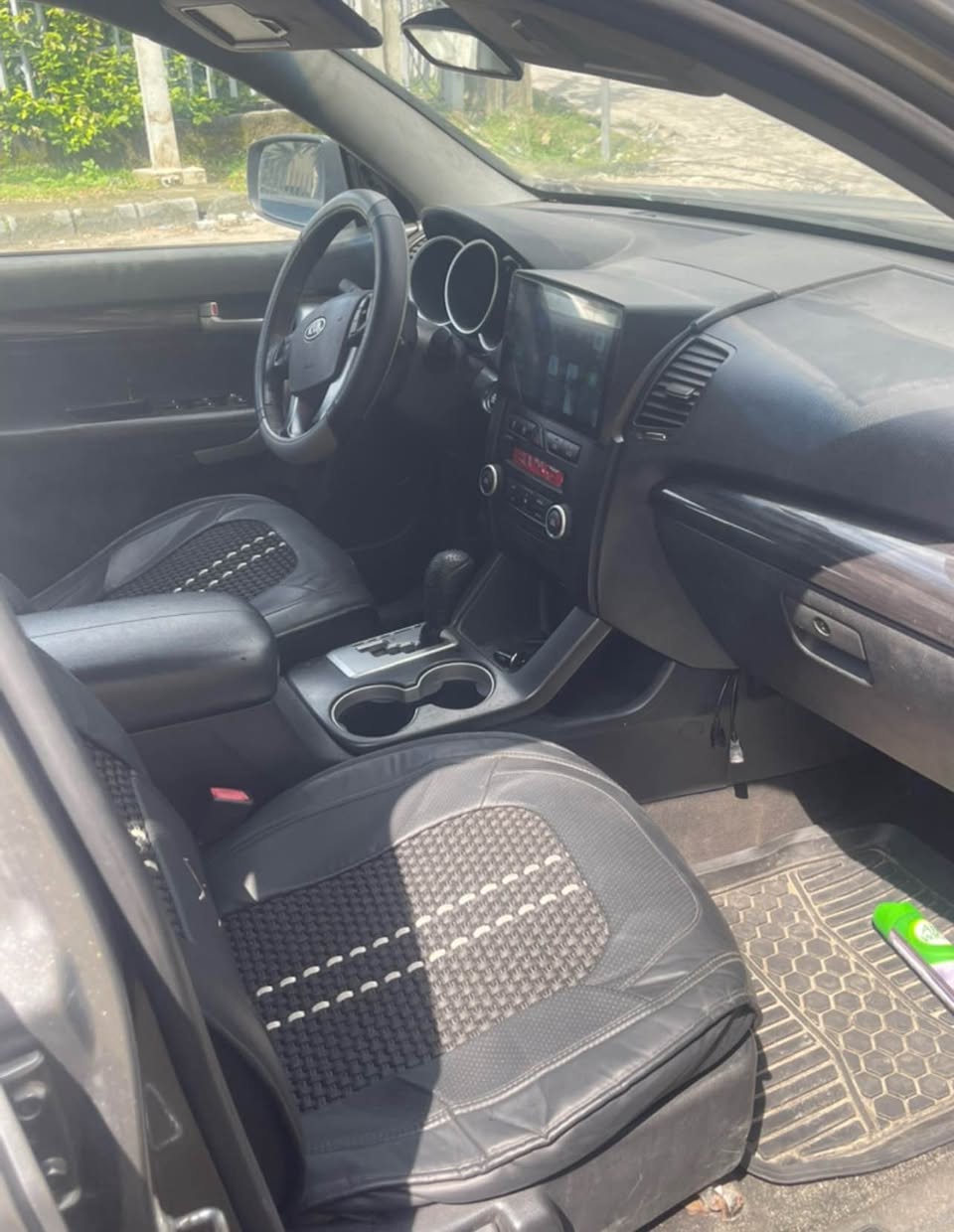 A picture of 2012 Kia sorento bought as Brandnew very clean