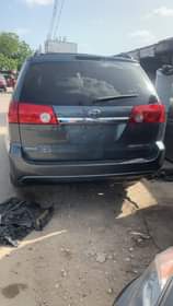 A picture of Foreign used Toyota sienna XLE 2006 model is available for