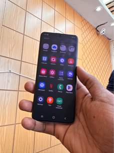 A picture of Samsung galaxy s20