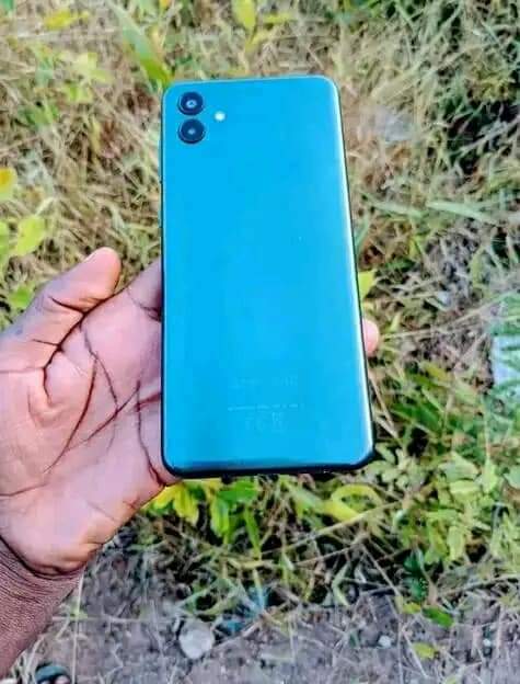 A picture of Samsung a04 mpyaa gb64 ram4