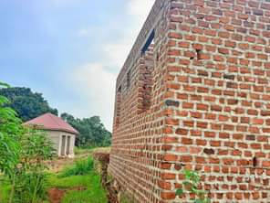 A picture of  15M HOT DEAL She ll house on quick sale