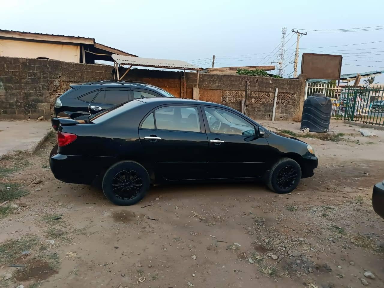 A picture of Toyota Corolla LE 2004