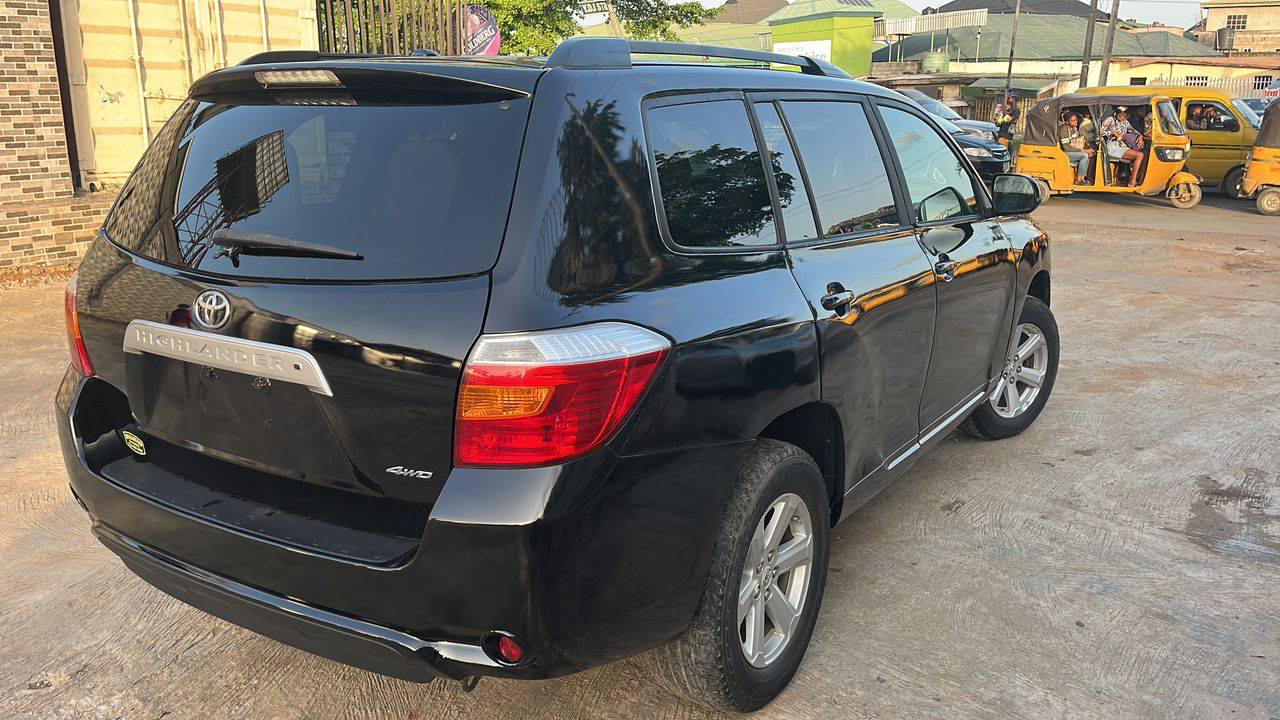 A picture of TOKS 2010 TOYOTA HIGHLANDER