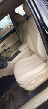 A picture of Clean used Toyota Venza 2010 model 5m net price v4