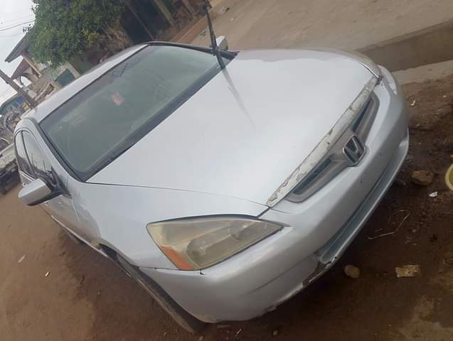 A picture of Honda Accord 2004