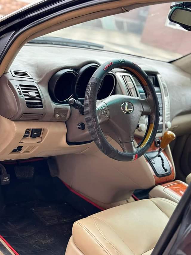 A picture of Clean 2006 Lexus Rx330