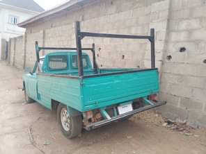 A picture of Peogout 404 pickup Manual drive Engine and gear location Ogbomosho