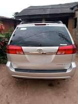 A picture of Toyota sienna 05 pls don t ask for last price