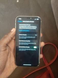 A picture of Iphone 11 64gb storage battery 76