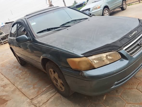 A picture of Toyota Camry droplight