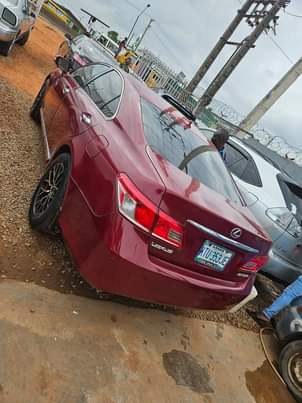 A picture of Lexus ES350 2010 model buy and drive nothing to fix