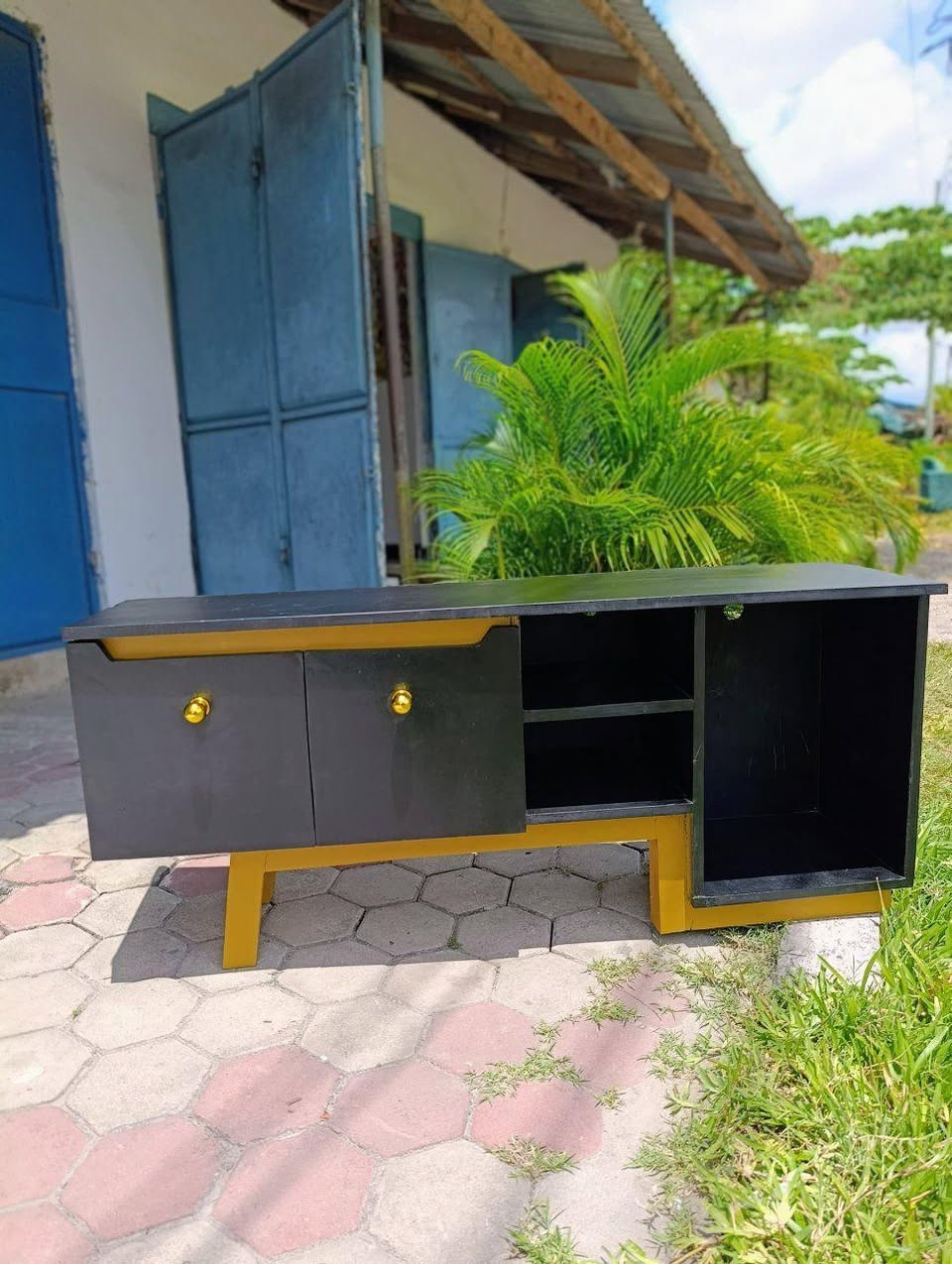 A picture of USED DAR ES SALAAM