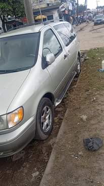 A picture of Toyota Sienna 2002