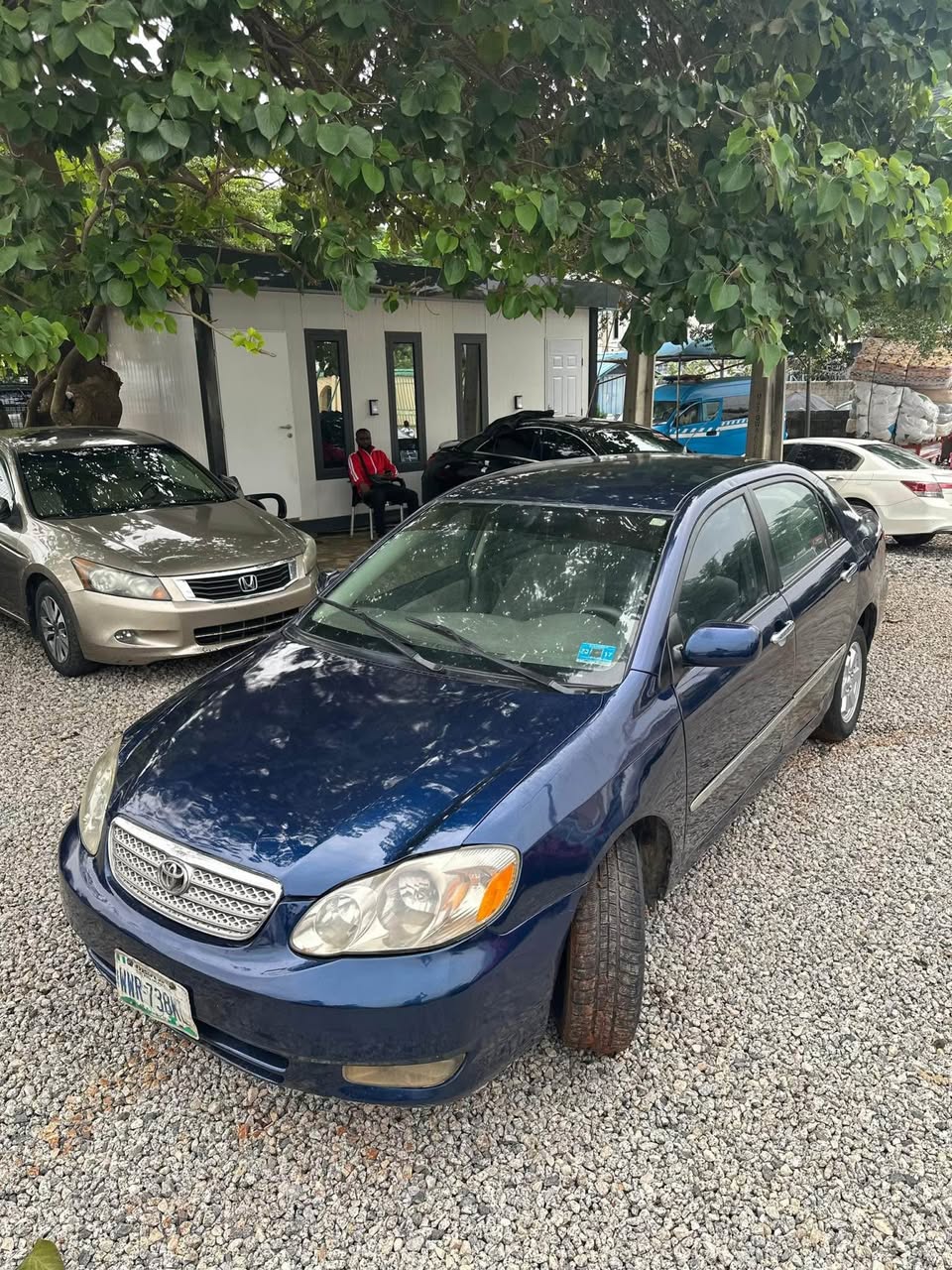 A picture of 2004 TOYOTA COROLLA LE