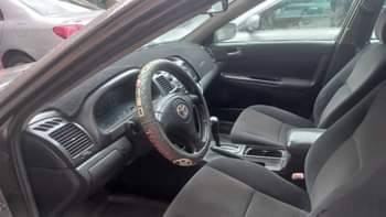 A picture of Toyota camry 2004 model Serious buyers only Engine and gear