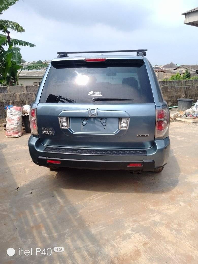 A picture of Honda pilot