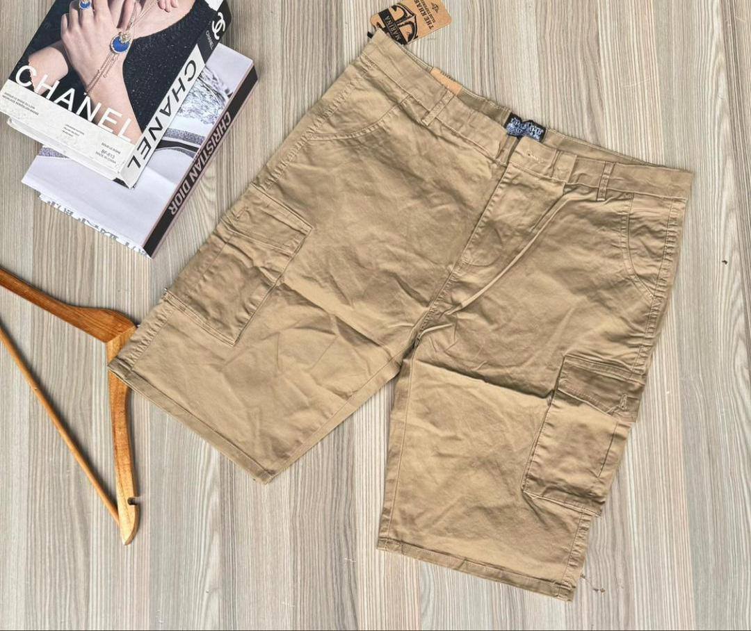 A picture of Khaki shorts