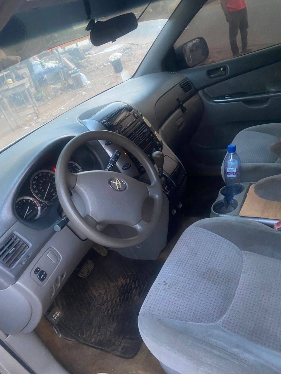 A picture of Toyota sienna