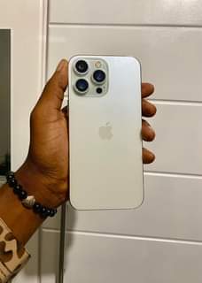 A picture of iPhone 14 pro max kopi
