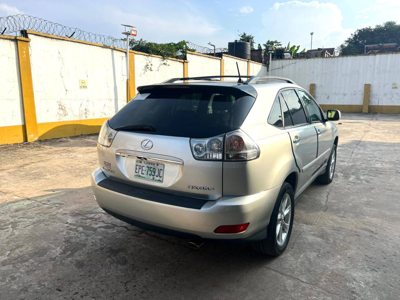 A picture of Lexus rx350
