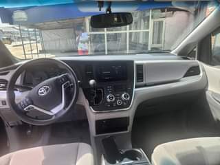 A picture of Tokunbo Toyota Sienna 2017