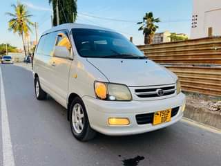 A picture of Toyota Noah sr40