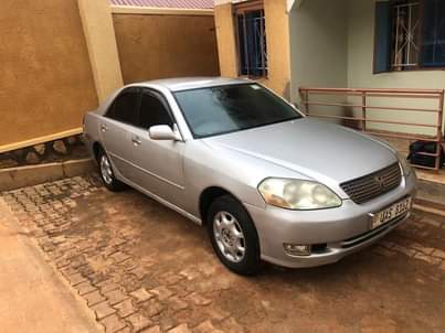 A picture of Toyota mark11 grande 12m only call watsapp 256755740941