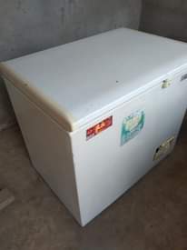 A picture of FRIGE KIYOOO NDOGO...350 000 MIZANI KUBWA YA MAGUNIA....700000 MIZANI YA
