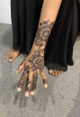 A picture of HENNA ARTIST