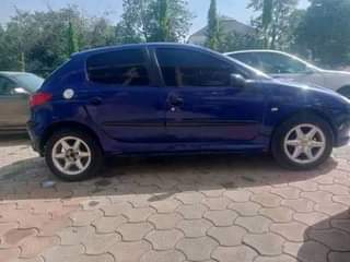 A picture of 2002 Peugeot 206