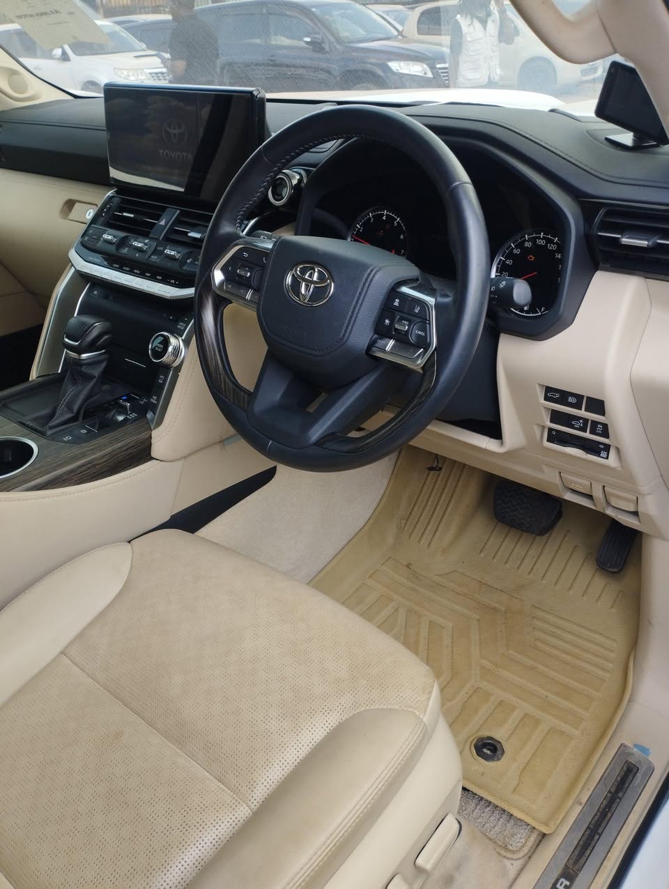 A picture of Land cruiser zx