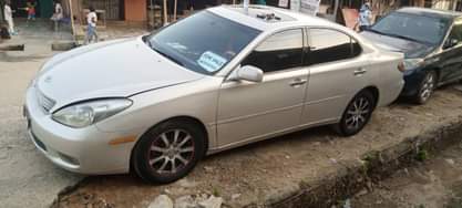 A picture of ES 330 available Clean interior and exterior Nothing to fix