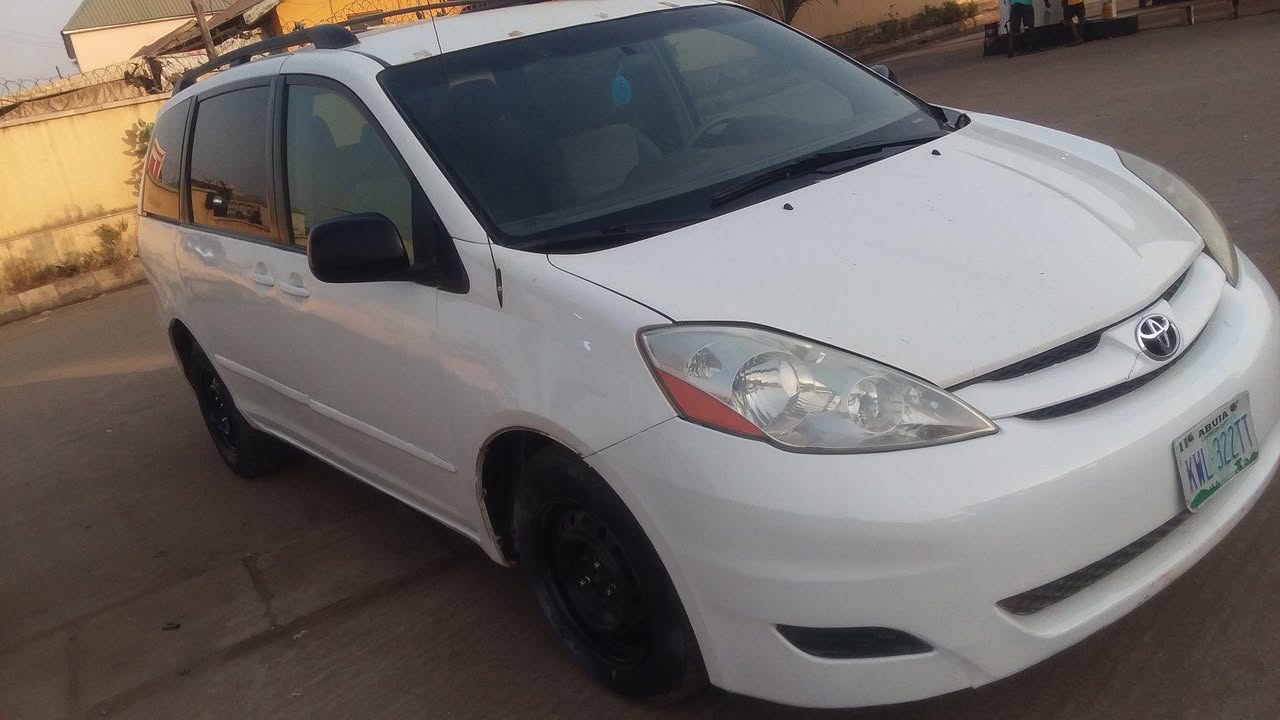 A picture of TOYOTA SIENNA 2008 model