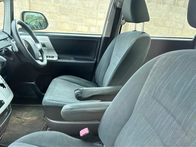 A picture of  38M Toyota Noah model 2010 0705176582.